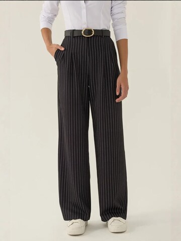 Hiccup Wide Leg Hose in Schwarz: Vorderseite