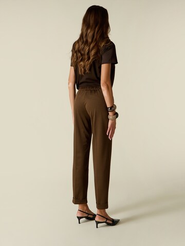 regular Pantaloni di oltre in marrone