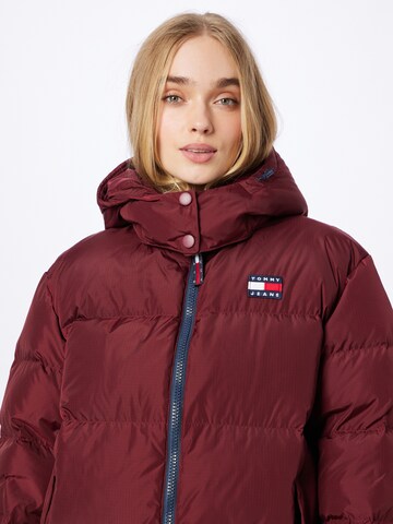 Tommy Jeans Kurtka zimowa 'ALASKA' w kolorze czerwony