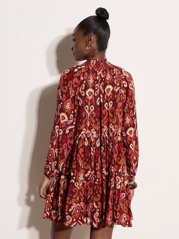 Robe ' ' Apricot en rouge