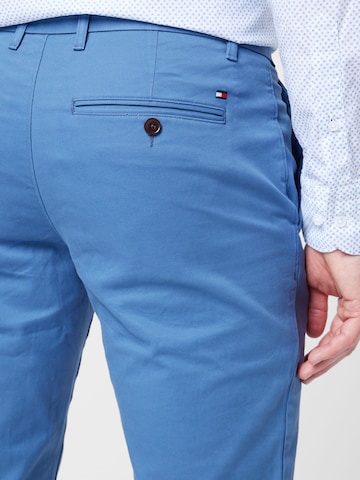 TOMMY HILFIGERregular Chino hlače 'Bleecker' - plava boja