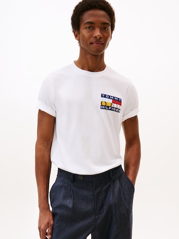 T-Shirt TOMMY HILFIGER en blanc : devant