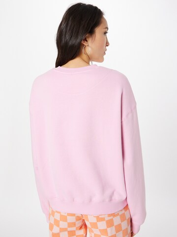 Sweat-shirt 'Essence Standard' WEEKDAY en rose