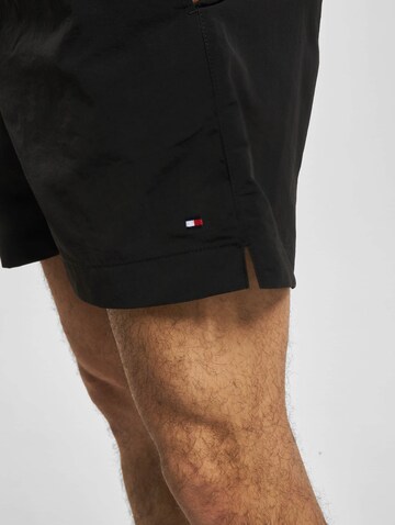 TOMMY HILFIGER Badeshorts in Schwarz