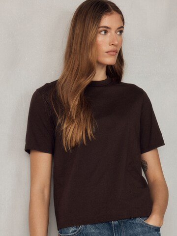 Tricou de la Next pe maro: față