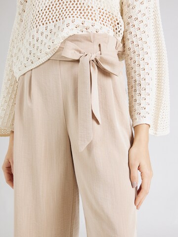 Flared Pantaloni con pieghe 'MARSA' di ONLY in beige