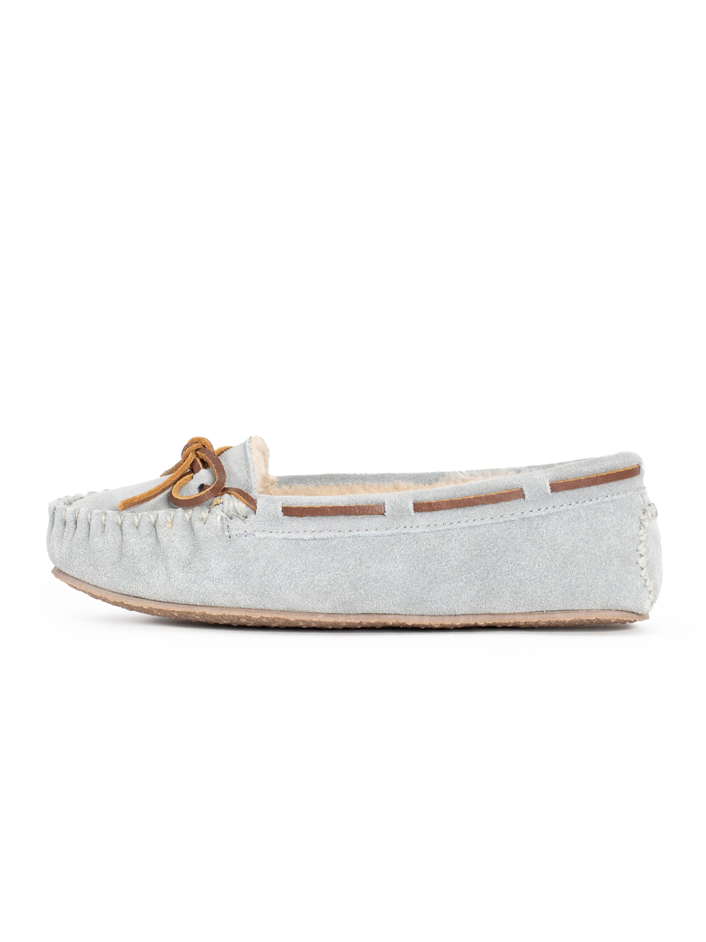 Minnetonka Slipper 'Cally' in Grey: front
