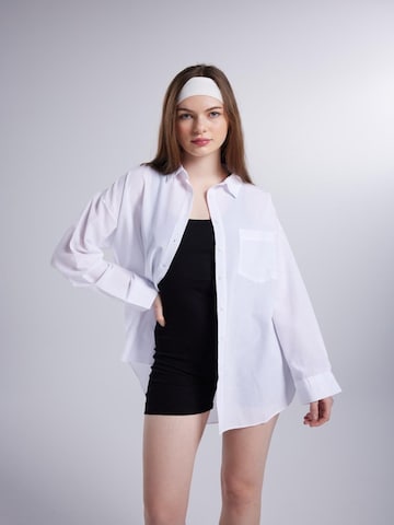 HOLLY LOLLY Blouse in White