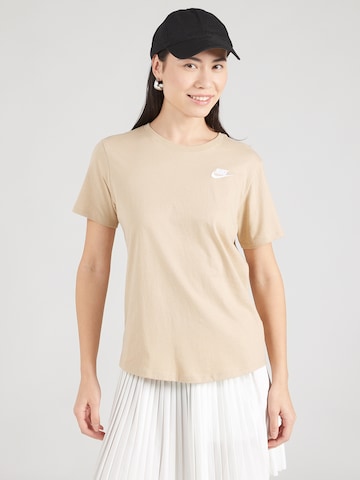 Nike Sportswear Shirt 'Club Essentials' in Bruin: voorkant