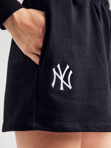 Regular Pantaloni 'NEYYAN' de la NEW ERA pe negru