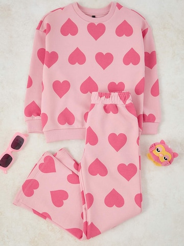 Trendyol Joggingpak in Roze: voorkant