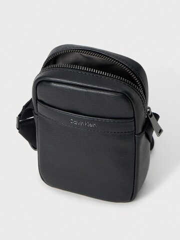 Sac à bandoulière Calvin Klein en noir : derrière
