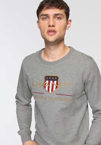 GANTSweater majica 'Archive Shield' - siva boja