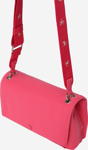 Sac à bandoulière Calvin Klein Jeans en rose : devant