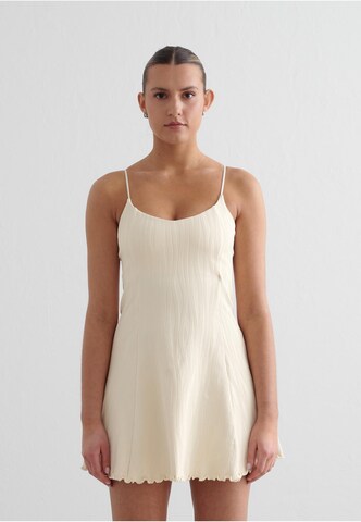 Aim'n Dress in White: front