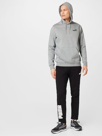 PUMA - Sweatshirt de desporto em cinzento