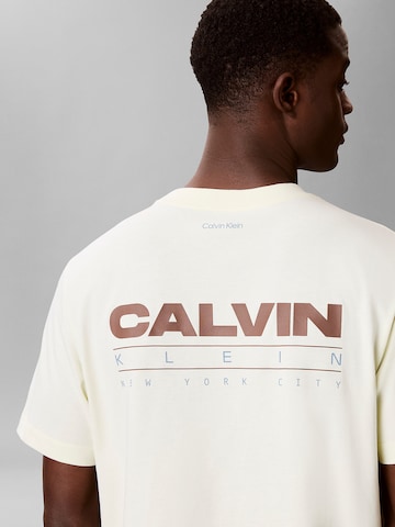 Calvin Klein Jeans Regular T-Shirt in Gelb