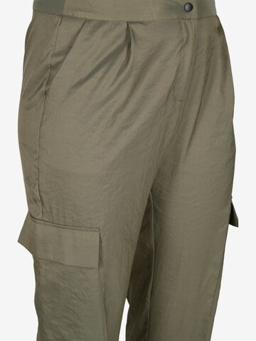 Loosefit Pantaloni cu buzunare 'XCARGO' de la Zizzi pe verde