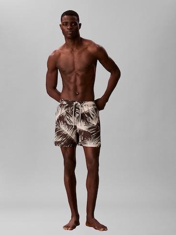 Calvin Klein Swimwear Regular Zwemshorts in Bruin