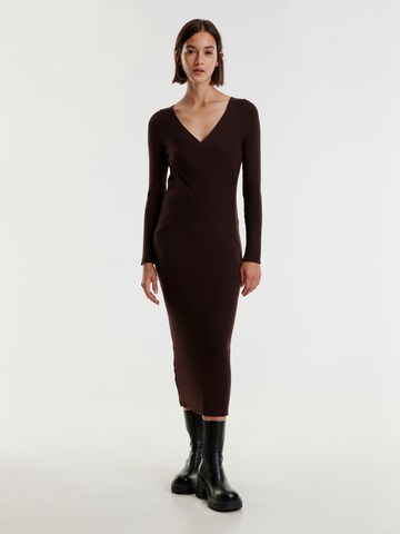 EDITED Knitted dress 'Poppy' in Brown: front