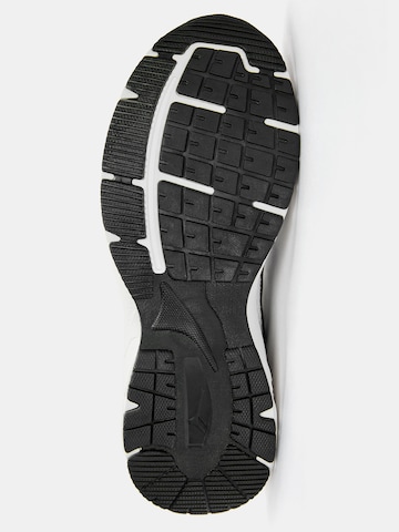 Pull&Bear Trampki niskie w kolorze biały