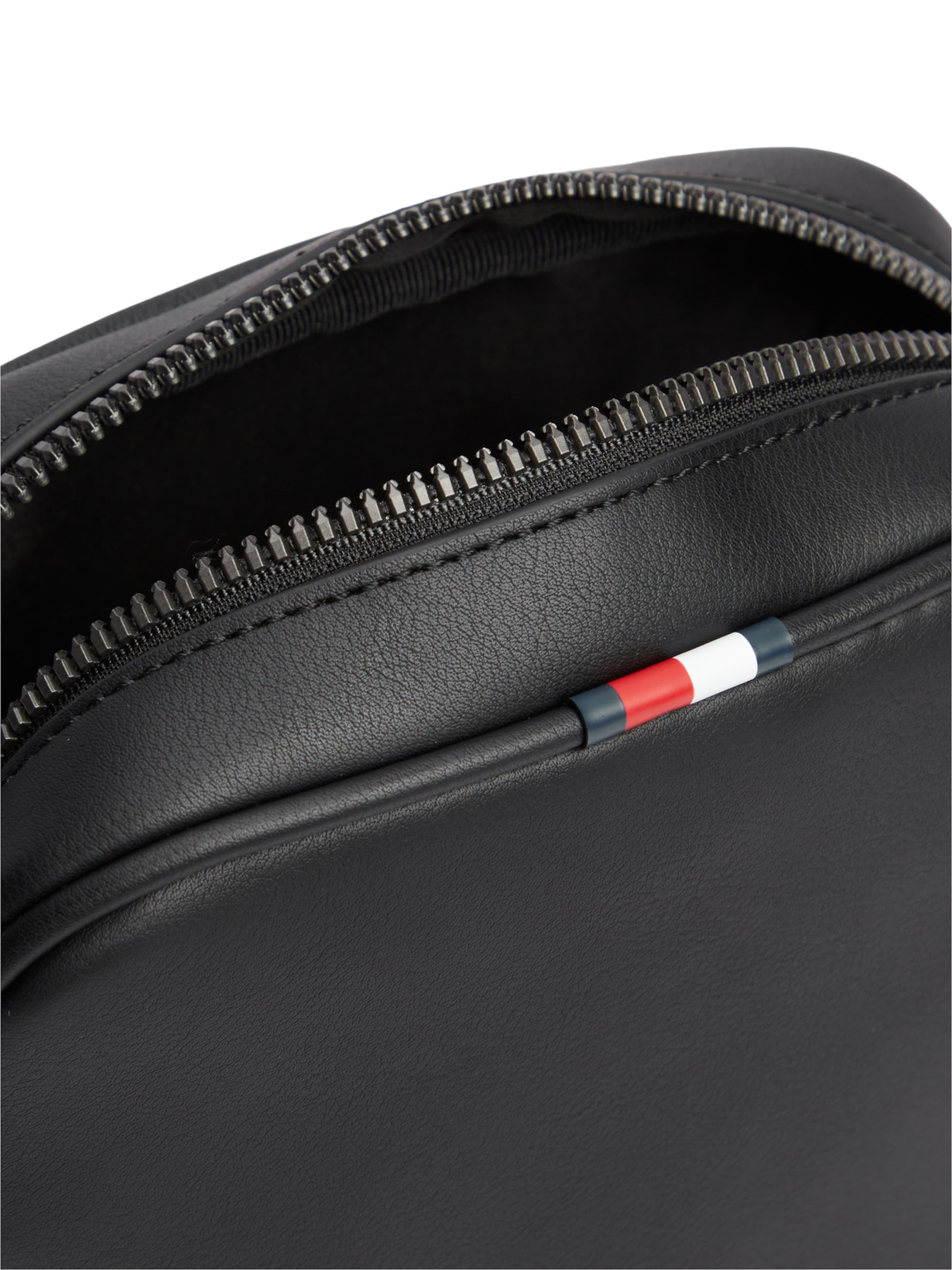 Borsa a tracolla 'FOUNDATION' di TOMMY HILFIGER in nero