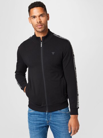 GUESS Sportsweatjacke in Schwarz: Vorderseite