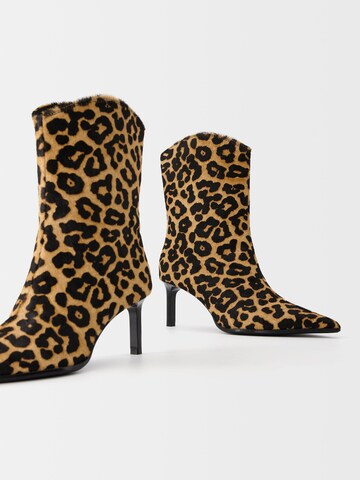 Bershka Bootie in Beige