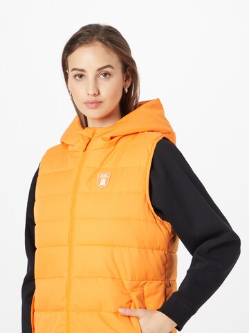 Gilet 'Vestholm' di Derbe in arancione