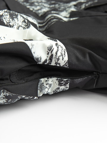 NoWear Urheilutakki värissä musta