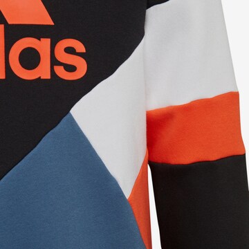 ADIDAS SPORTSWEAR Urheilullinen collegepaita 'Colorblock Fleece' värissä musta
