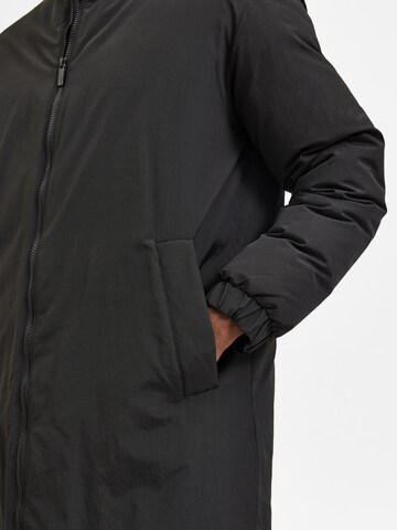 SELECTED HOMME Ανοιξιάτικο και φθινοπωρινό παλτό 'Titan' σε μαύρο