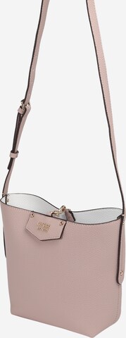 GUESS Skuldertaske 'Brenton' i pink