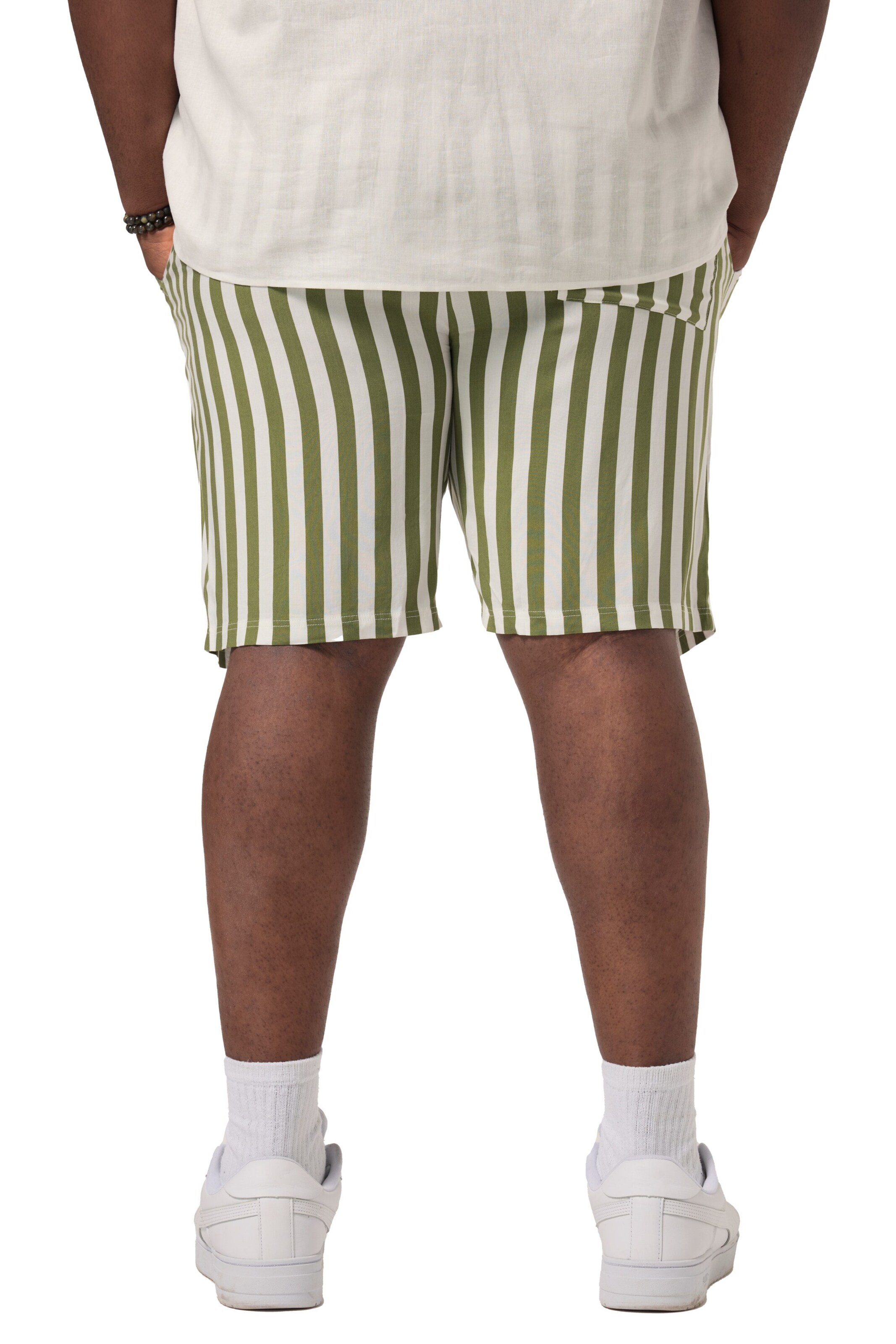 STHUGE Regular Shorts in Grün