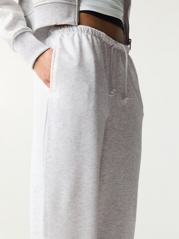 Pull&Bear Tapered Broek in Grijs
