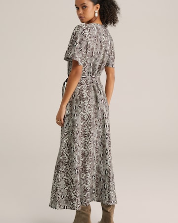 WE Fashion Šaty – hnědá