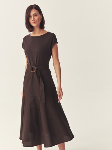 TATUUM - Vestido 'Akor' em castanho: frente