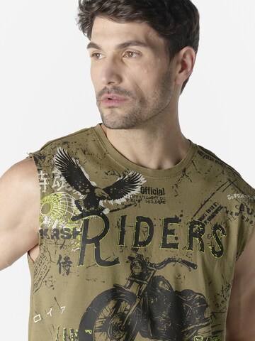 Tricou de la KOROSHI pe verde