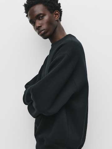Felpa di Pull&Bear in nero: frontale