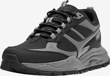 Pull&Bear Matalavartiset tennarit värissä musta: etupuoli