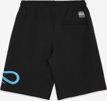 Lyle & Scott Regular Shorts in Schwarz