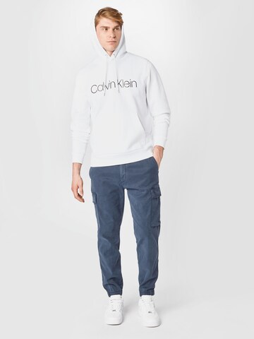 Sweat-shirt Calvin Klein en blanc