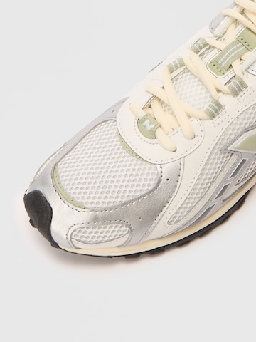 Sneaker bassa '204' di new balance in grigio