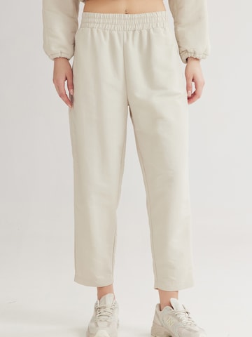 4TAILORS - Regular Calças 'Brooklyn' em bege: frente