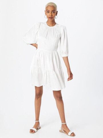 Robe Closet London en blanc