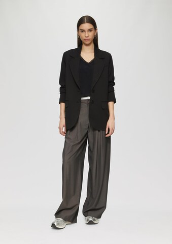 T-shirt QS en noir : devant