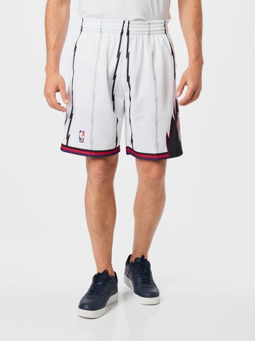 Mitchell & Ness Regular Short 'Toronto Raptors - Swingman' in Weiß: Vorderseite
