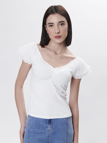 Top di Influencer in bianco: frontale