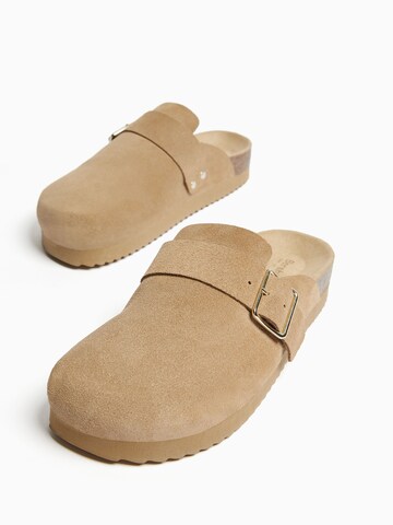 Bershka Clogs in Beige