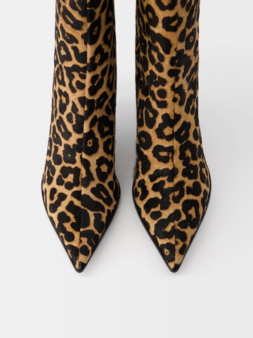 Bershka Bootie in Beige